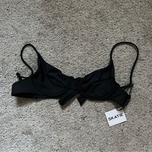 Skatie Kate Top - Black - size small